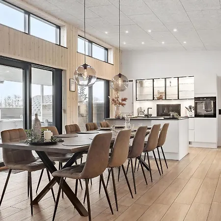 5 Bedroom Lovely In بيت للعطل