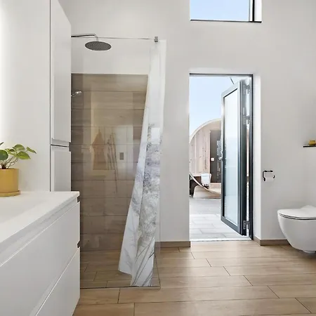 5 Bedroom Lovely In *