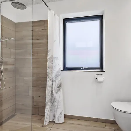 5 Bedroom Lovely In بيت للعطل