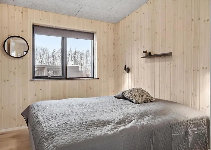 5 Bedroom Lovely In Hadsund