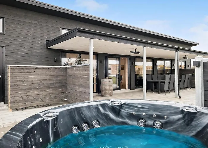 5 Bedroom Lovely In Дом отдыха Hadsund