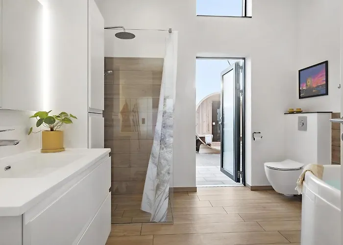 5 Bedroom Lovely In *